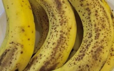 Lekarze ujawniają, że jedzenie bananów wieczorem prowadzi do… Zobacz poniżej