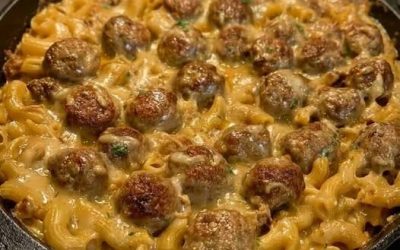 Zapiekanka z klopsikami po szwedzku z makaronem