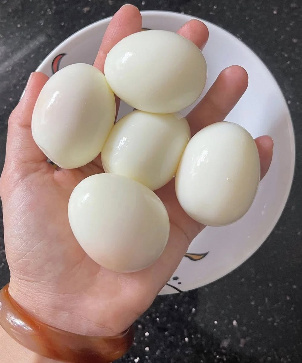 Lekarze ujawniają, że jedzenie jajek rano powoduje…